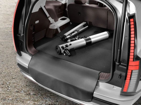 Ausklappbare Ladekantenschutzmatte