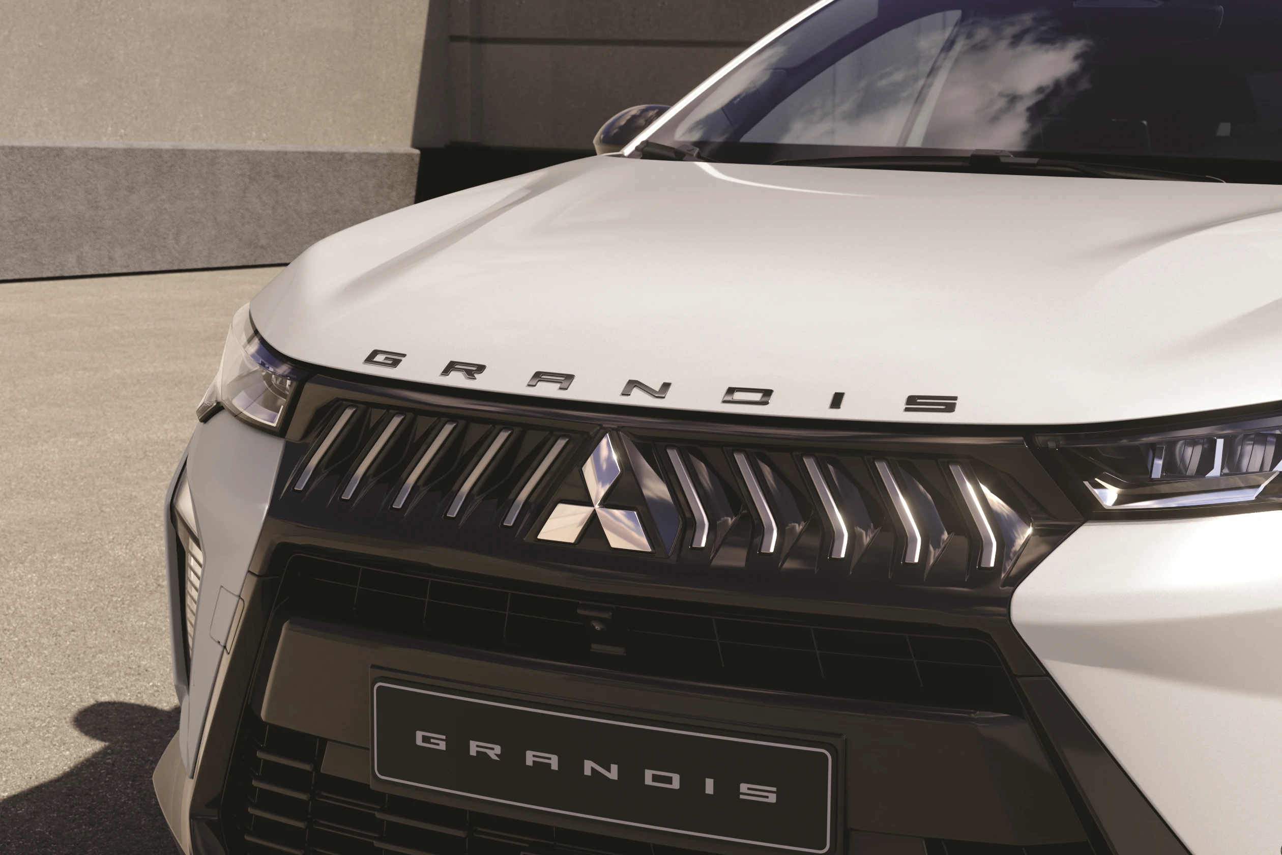 Grandis-Schriftzug für die Motorhaube